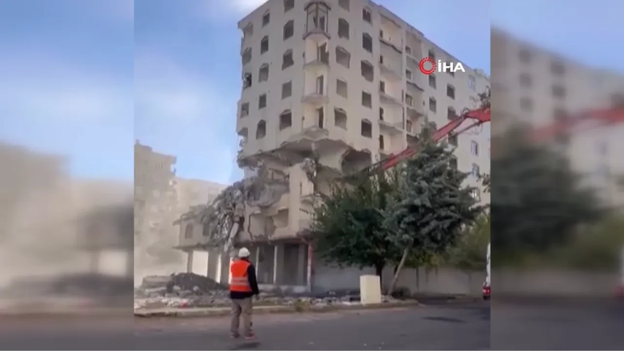 Tek dokunuşta yerle bir oldu! O anlar kamerada