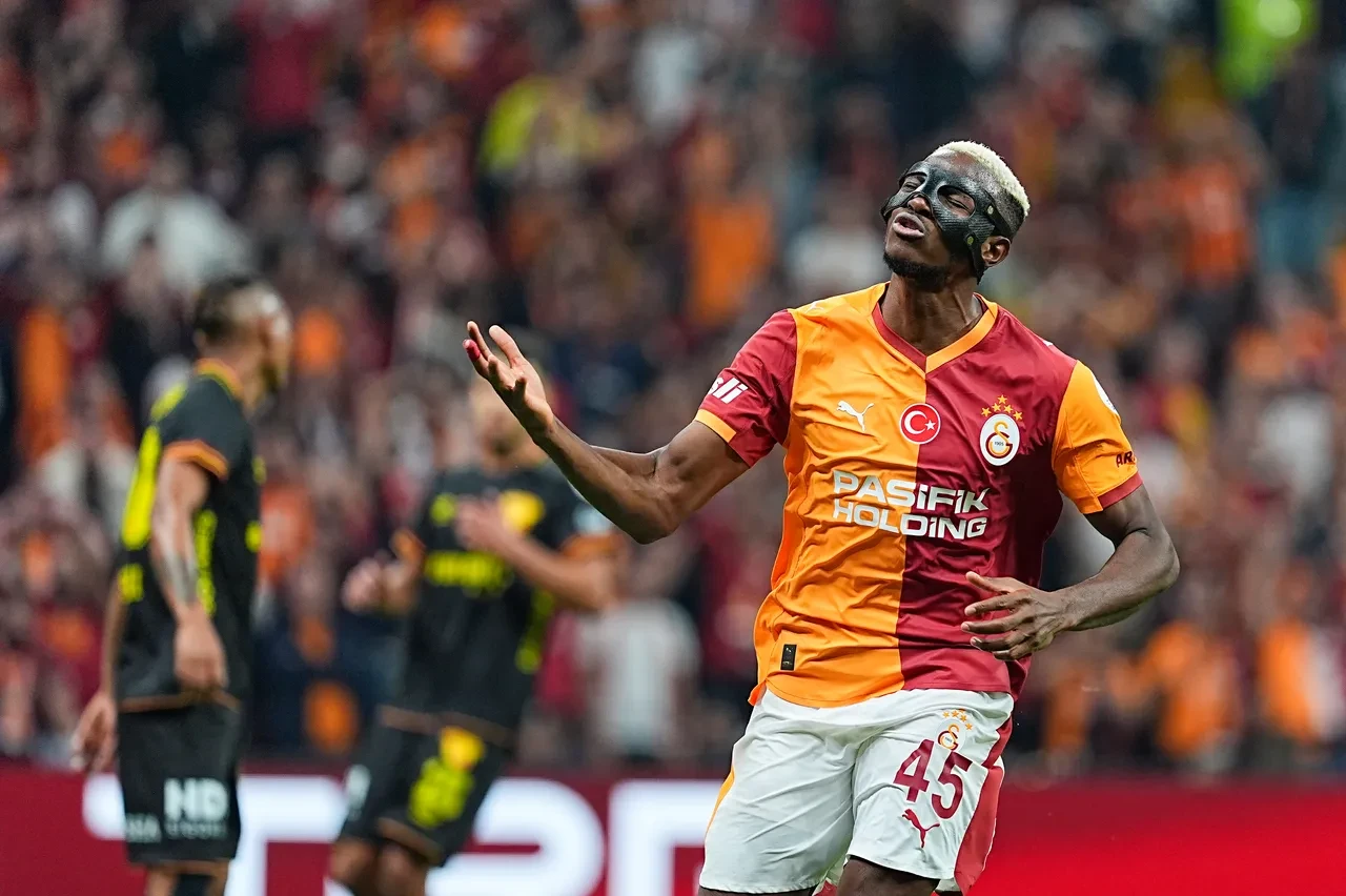 Victor Osimhen dünya devinin listesinde! Transferde büyük ses getirecek