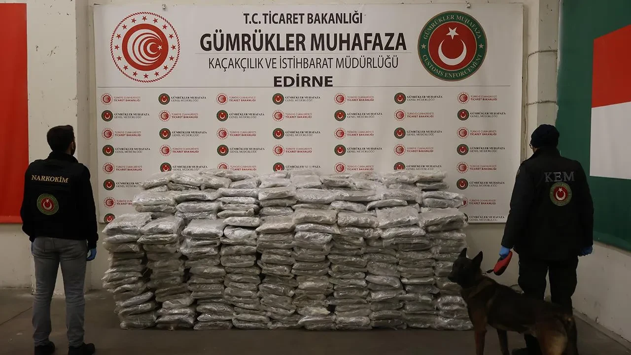 Zehir tacirlerine geçit yok! Sınırda dev uyuşturucu operasyonu: Değeri tam  320 milyon lira 