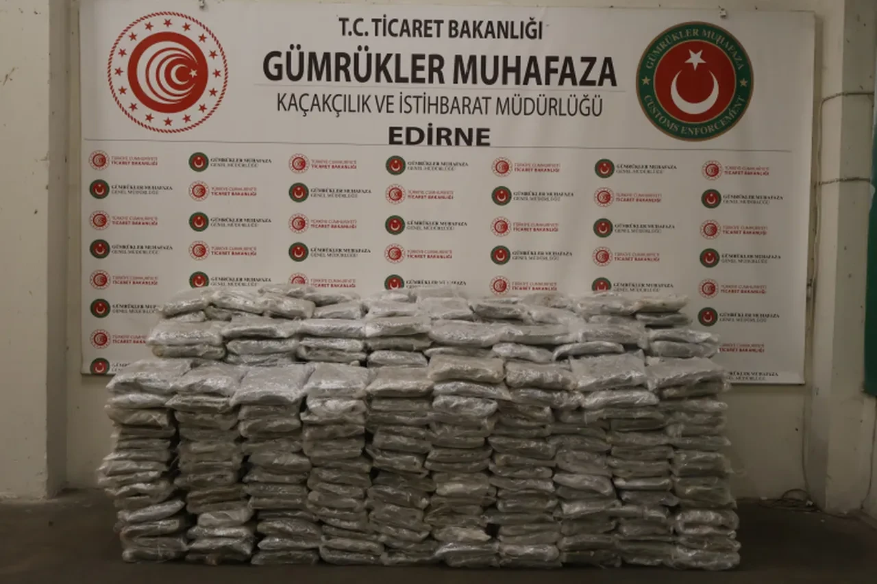 Zehir tacirlerine geçit yok! Sınırda dev uyuşturucu operasyonu: Değeri tam  320 milyon lira 