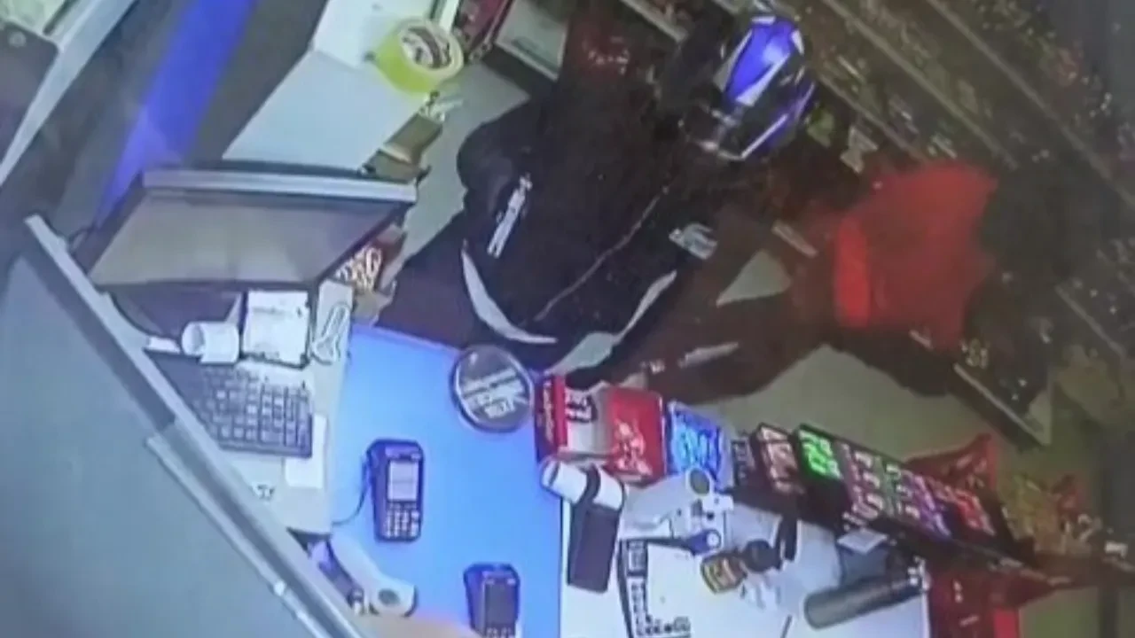 Adana'da 10 dakika arayla 2 silahlı soygun yaptı, savunması 'Yok artık' dedirtti! 