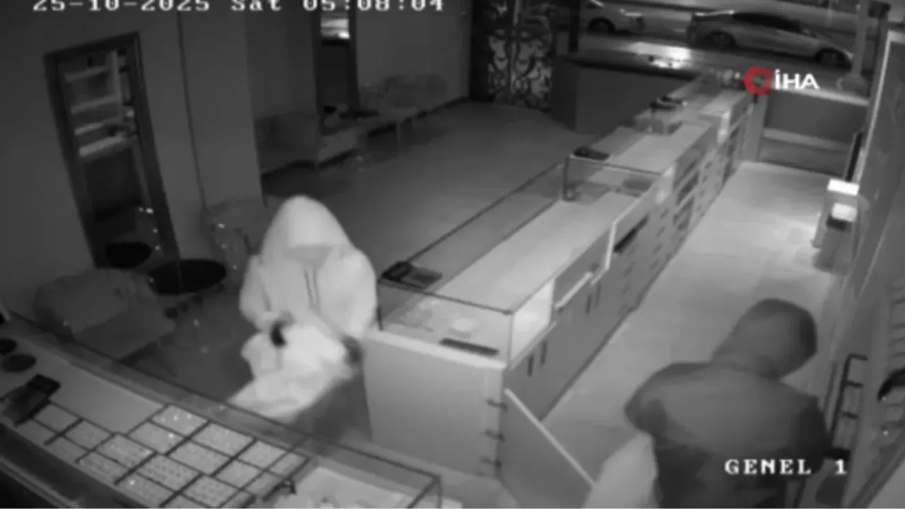 Ankara'da kilolarca altın çaldılar! Hırsızlık anı kamerada