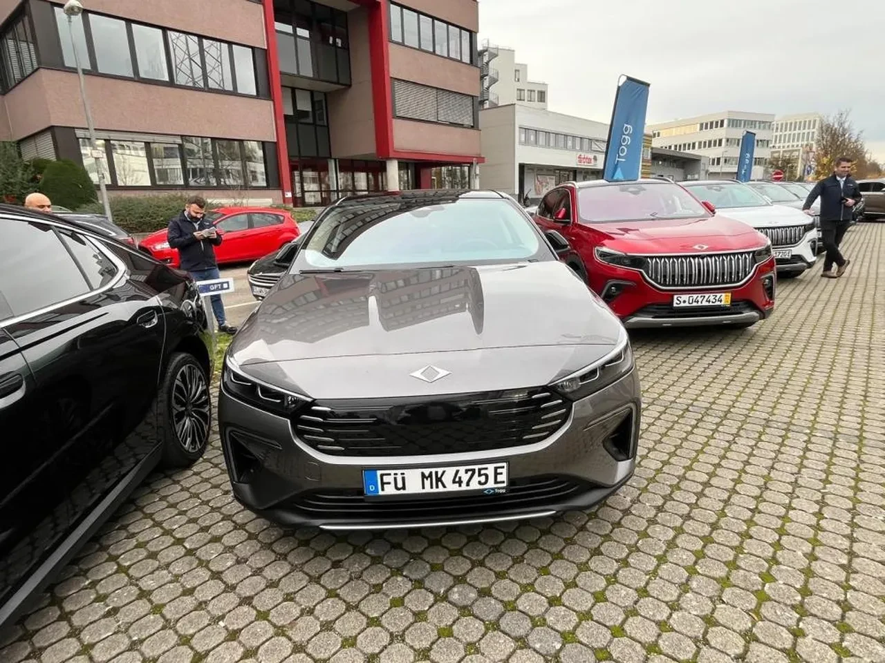 Avrupa serüveni başladı: Togg Almanya'daki ilk sahiplerine ulaştı