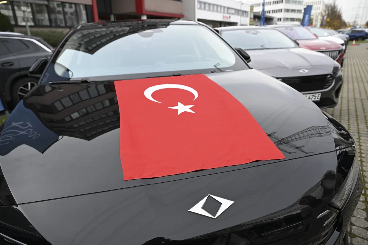 Avrupa serüveni başladı: Togg Almanya'daki ilk sahiplerine ulaştı