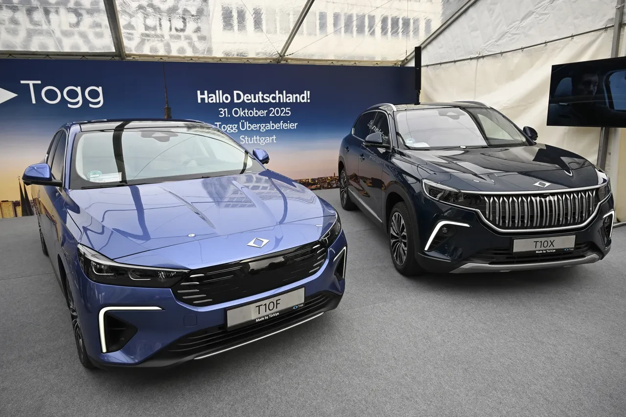 Avrupa serüveni başladı: Togg Almanya'daki ilk sahiplerine ulaştı