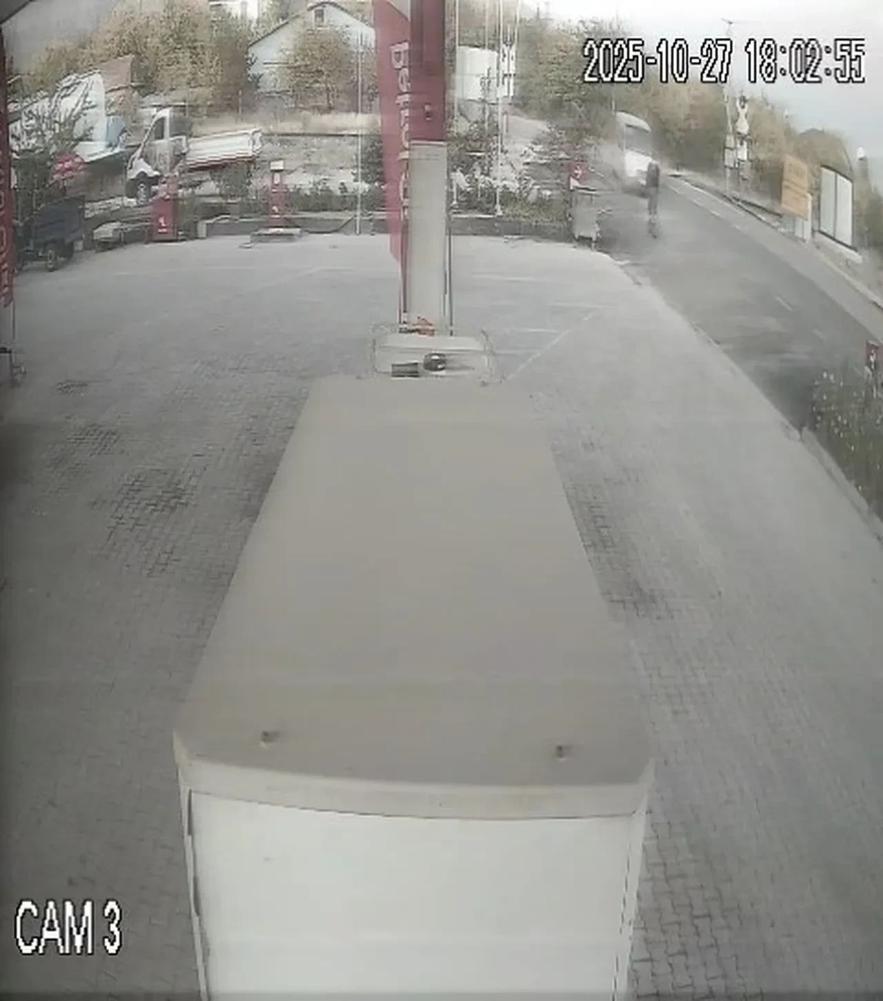 Eniştesine arabayla vurup kaçtı! Arkasına bile bakmadı