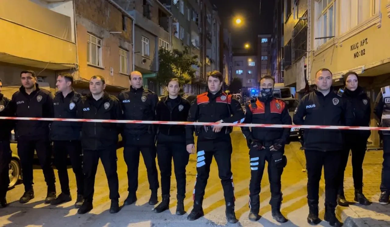 Esenler'de yangın paniği! 5 katlı bina alev aldı: 15 kişi hastanelik oldu