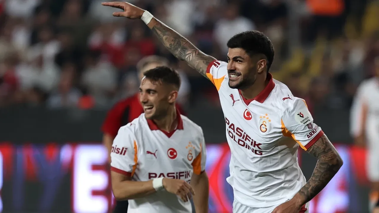 Galatasaray'dan sürpriz hamle! Yıldız futbolcuya yüzde 100 zam kararı