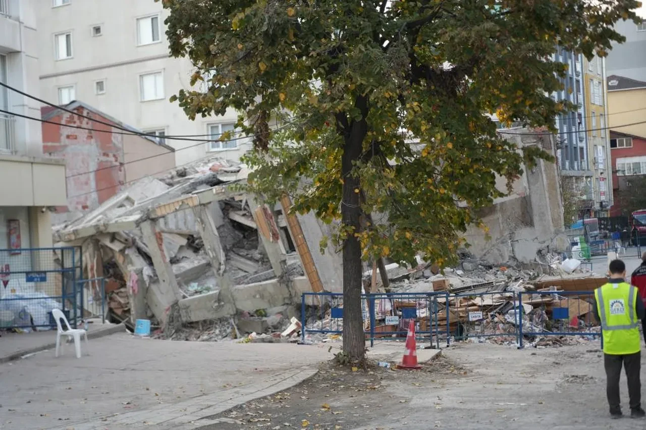 Gebze'de 4 kişinin can verdiği binanın yıkılmasını yan komşu anlattı: Zaten güvende hissetmiyorduk