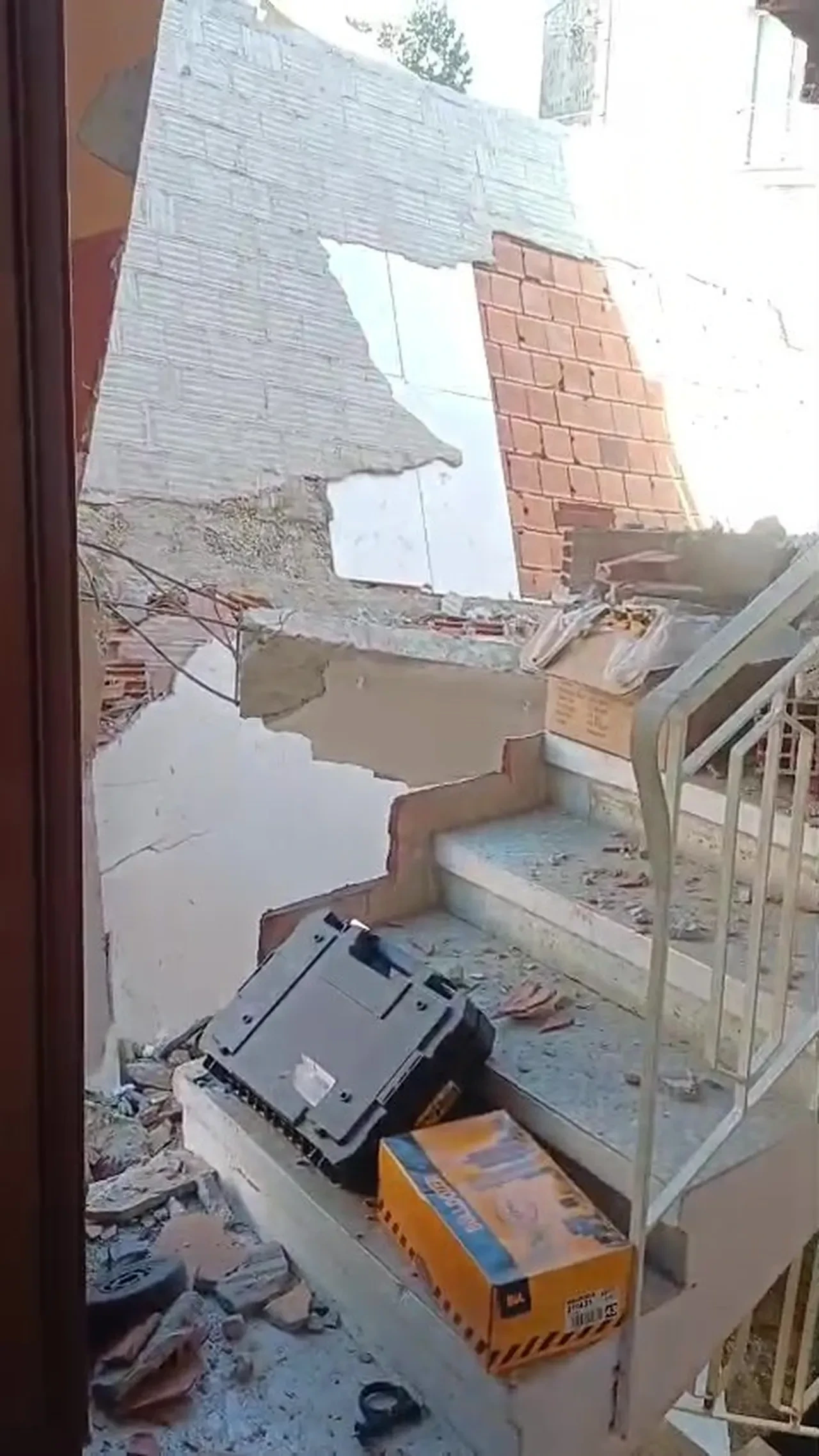 Gebze'de 4 kişinin can verdiği binanın yıkılmasını yan komşu anlattı: Zaten güvende hissetmiyorduk