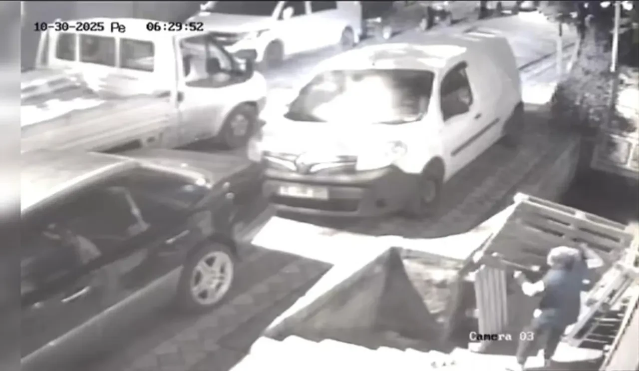 Gelene gidene aldırmadı! Kadın hırsızın rahatlığı pes dedirtti!