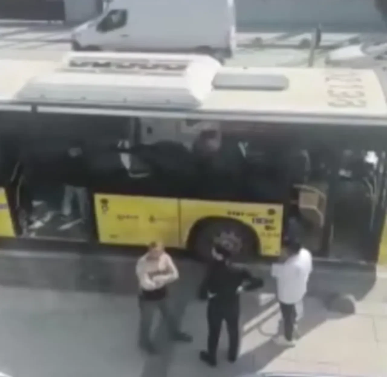 İETT otobüsünde vahşet! 3 kişiyi bıçaklayıp kayıplara karıştı: 1 yolcu hayatını kaybetti