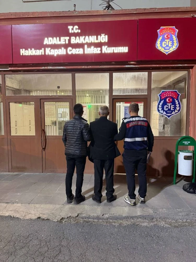 Hakkari’de jandarma baskını: 15 kilo toz esrar bahçeye gömülü ele geçirildi