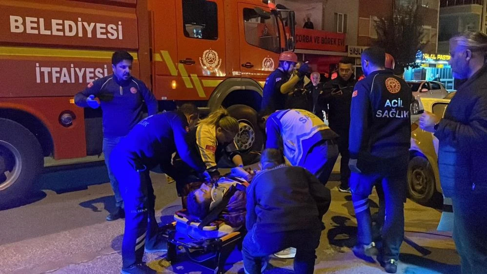 Karaman’da iki otomobil çarpıştı: Sıkışan sürücüyü itfaiye kurtardı!