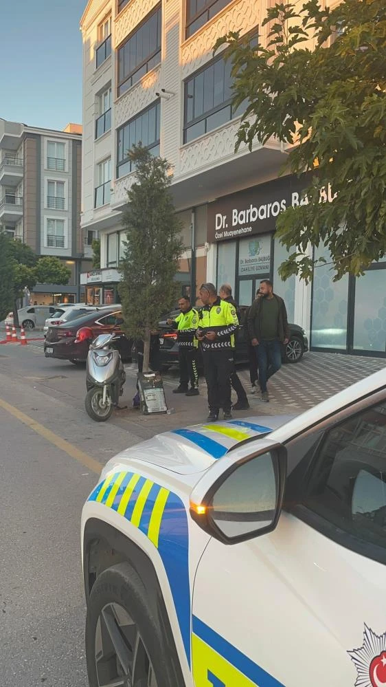 Nevşehir’de yola kontrolsüz çıkış yapan otomobil motosiklete çarptı 1 kişi yaralandı