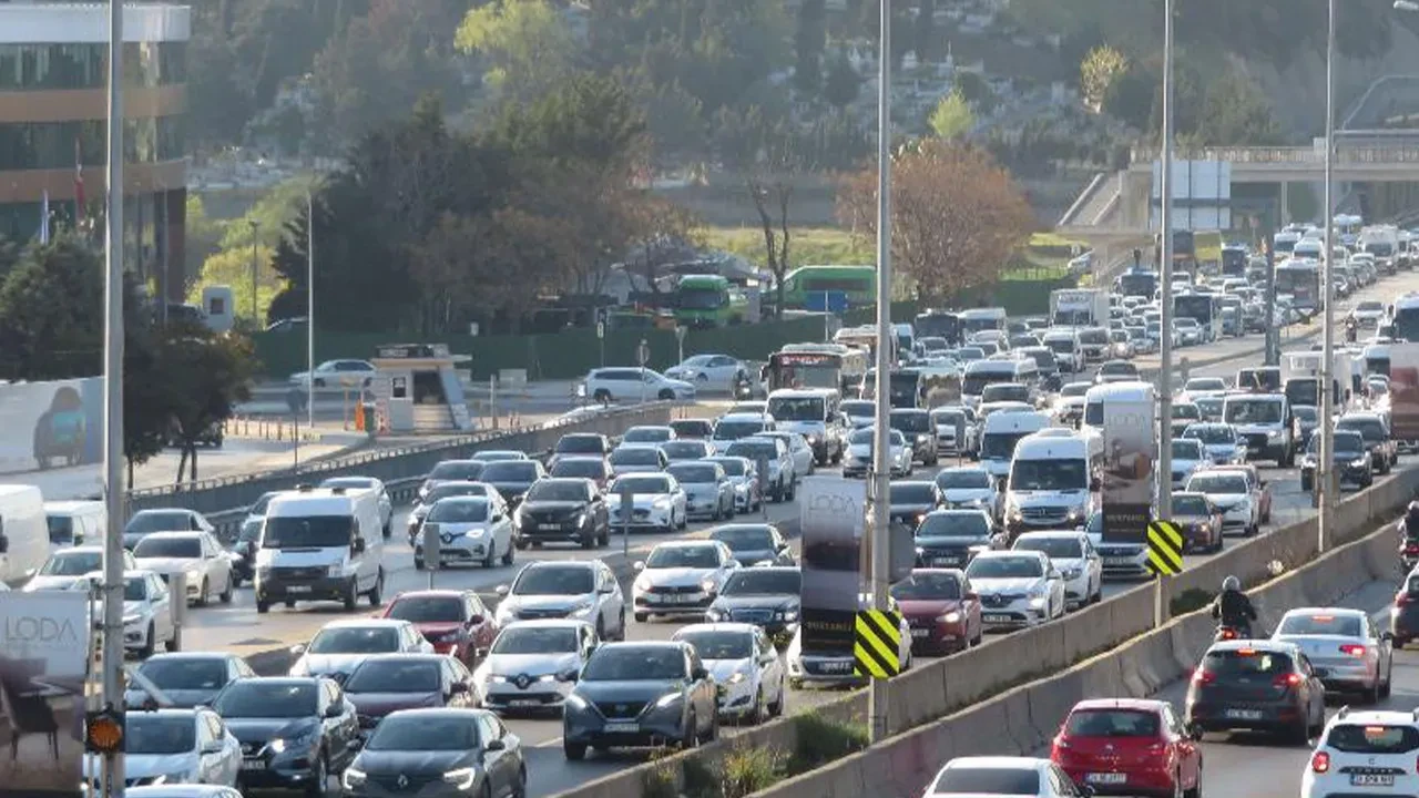 İstanbul Valiliği duyurdu! Bazı yollar trafiğe kapatılıyor, alternatif güzergahlar belirlendi