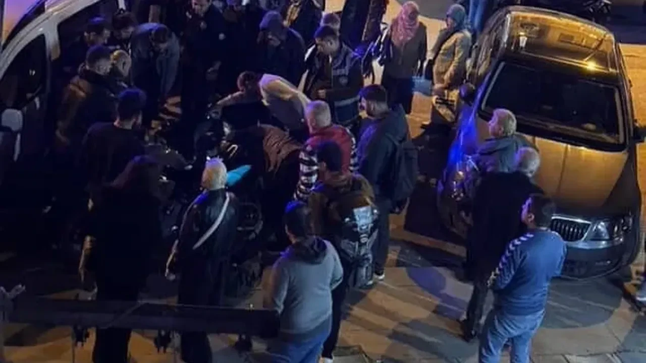 İstanbul’da motosiklet kazası: Sürücünün ayağı pedala sıkıştı