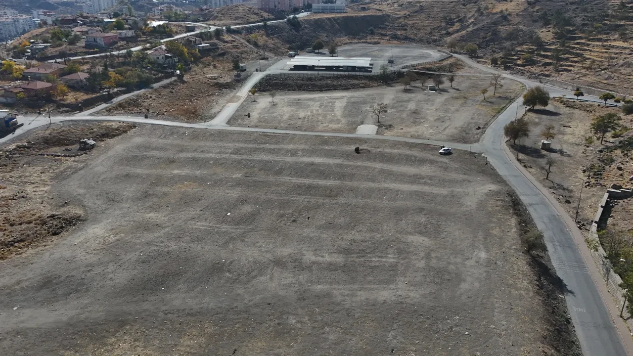 Kayseri'de heyecanlandıran keşif! Yılların 'Bit Pazarı'nın altından tarih çıktı