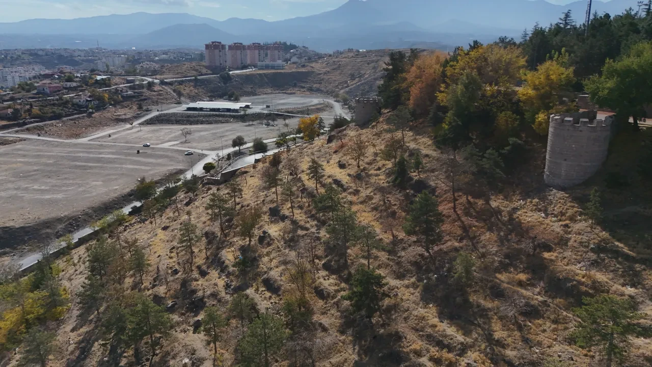 Kayseri'de heyecanlandıran keşif! Yılların 'Bit Pazarı'nın altından tarih çıktı