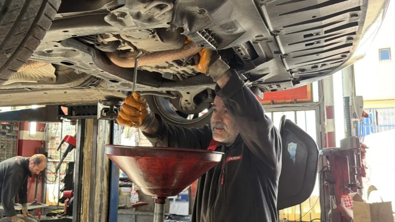 Kış geldi, sürücüler sanayinin yolunu tuttu! Uzman isim uyardı: Daha az yakıt tüketimi sağlar