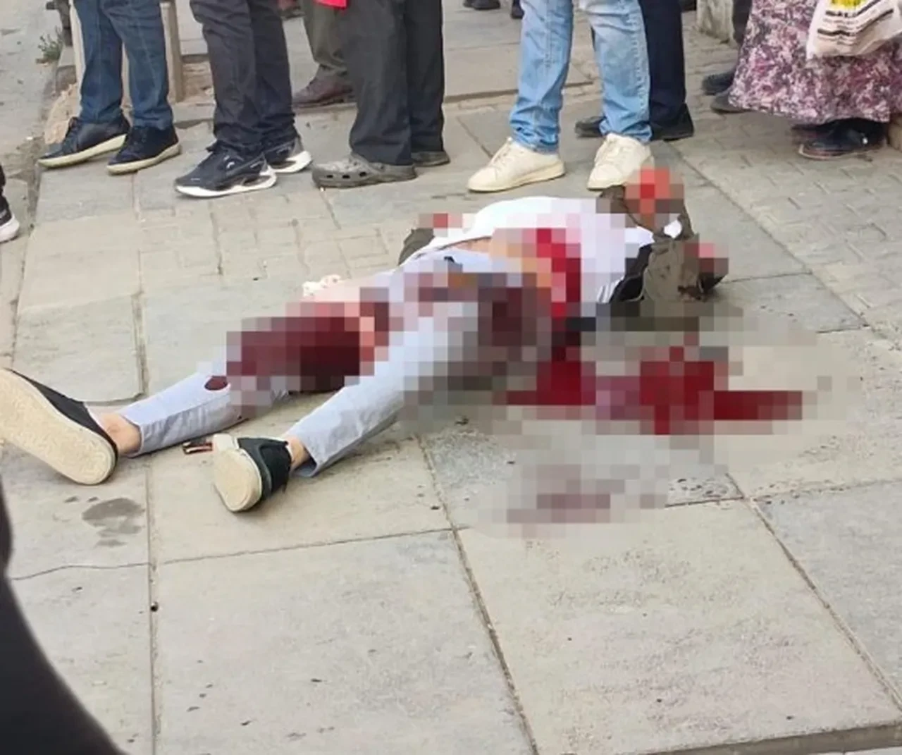 Konuşmak için gitmişti... Husumetlisi kurşun yağmuruna tuttu