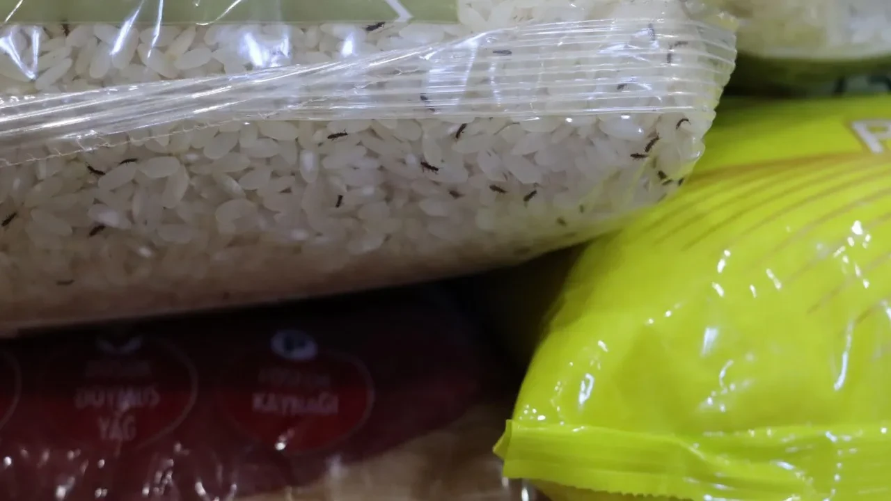 Mide bulandıran anlar! Gıdada hileye operasyon: Yüzlercesinin tarihi geçmiş ve kurtlanmış