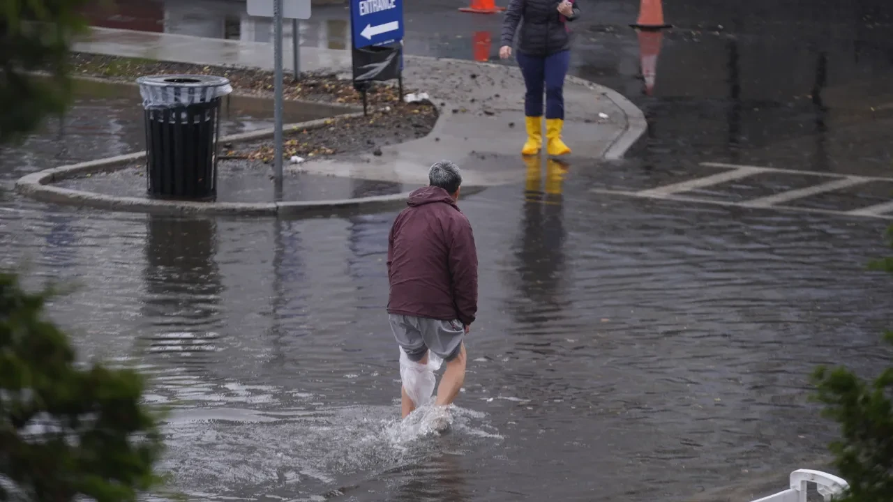 New York'u şiddetli yağış ve fırtına vurdu: Can kayıpları var