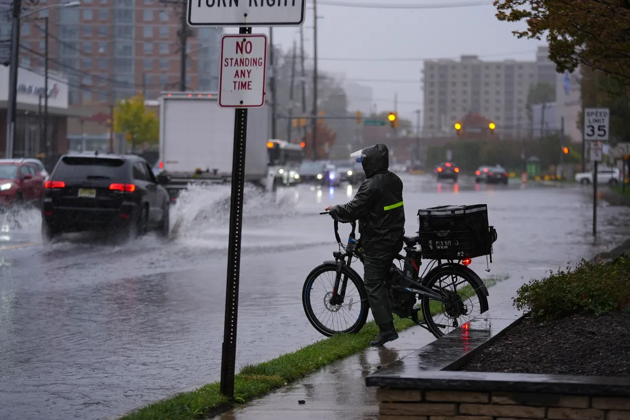 New York'u şiddetli yağış ve fırtına vurdu: Can kayıpları var
