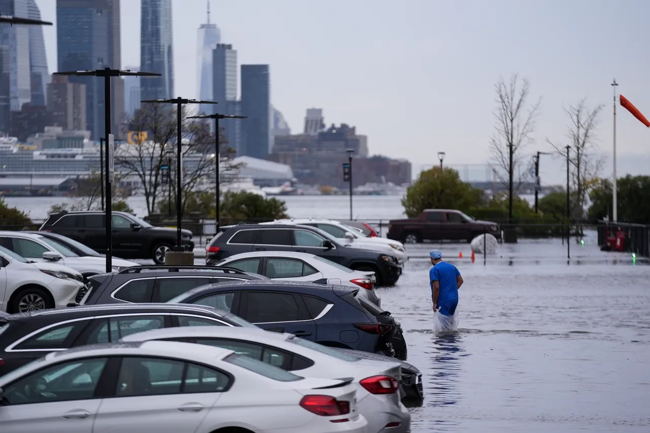 New York'u şiddetli yağış ve fırtına vurdu: Can kayıpları var