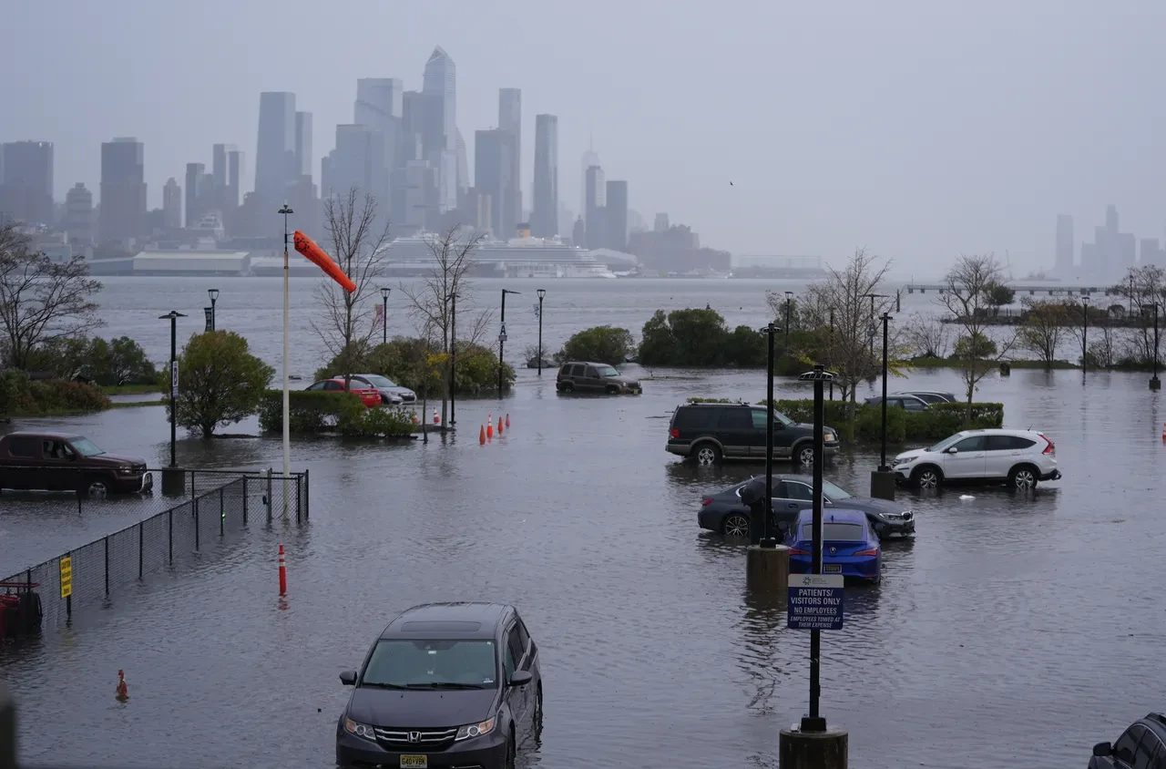 New York'u şiddetli yağış ve fırtına vurdu: Can kayıpları var
