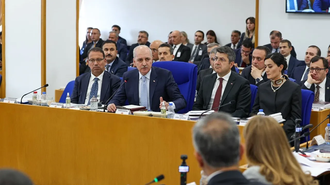 TBMM'de gergin anlar! Numan Kurtulmuş salonu terk etti: İYİ Partili Erhan Usta'nın skandal sözlerine böyle cevap verdi