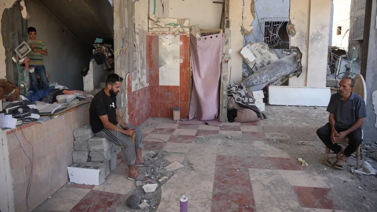 Ölümle beraber yaşamak: Filistinli aile her an 'patlamaya hazır' bombayla aynı evde