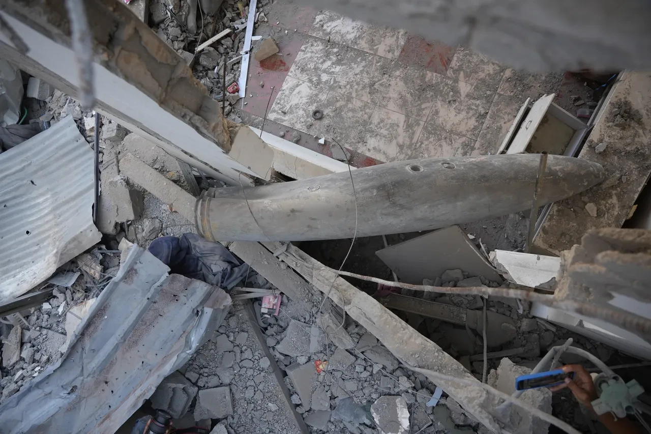 Ölümle beraber yaşamak: Filistinli aile her an 'patlamaya hazır' bombayla aynı evde