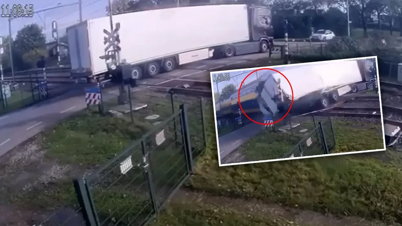 Önce geçti sonra geri döndü! Yolcu treni hemzemin geçitte kalan tırı biçti