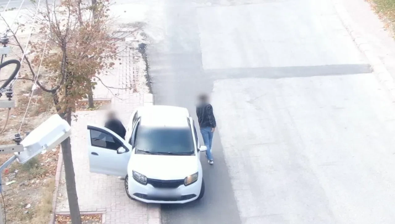 Polisi görünce kurnazlığa kalkıştılar! Cezadan kaçamadılar
