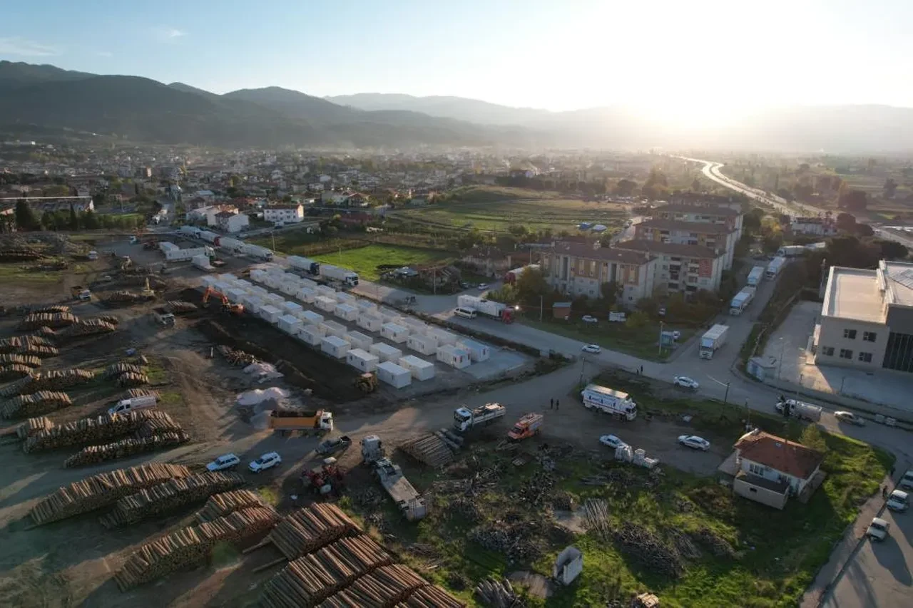 Sındırgı'da konteyner kentte sona doğru! Vatandaşlar gelecek haberi bekliyor