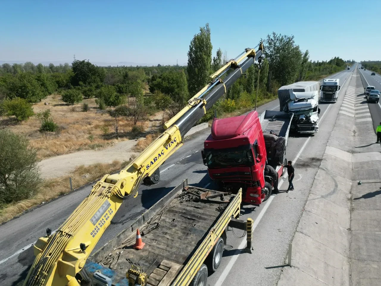 Afyonkarahisar’da feci kaza! İki tır birbirine saplandı