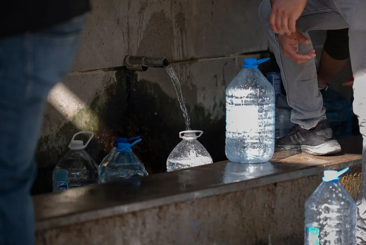 Ankara'da su çilesi sürüyor: Vatandaşlar bidonlarla çeşme başında bekledi