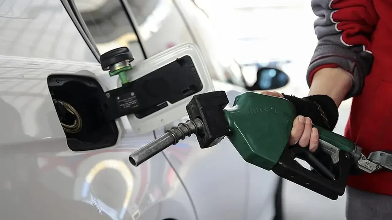 Cumartesi gününün akaryakıt fiyatları belli oldu:  Benzin, motorin ve LPG 