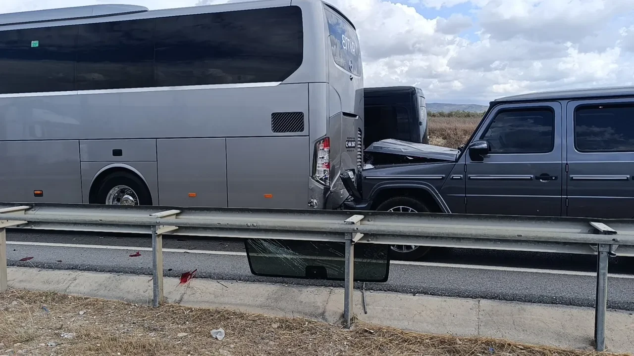 Antalya'da zincirleme kaza! 12 araç birbirine girdi