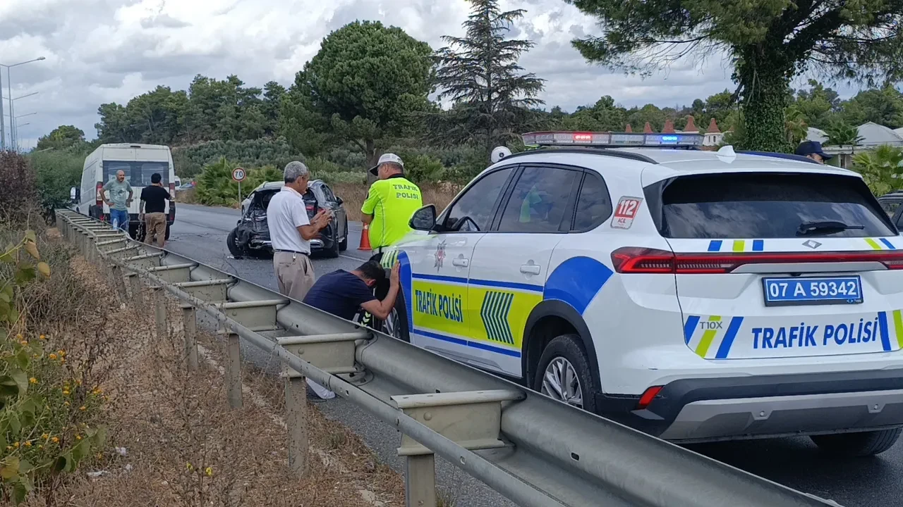 Antalya'da zincirleme kaza! 12 araç birbirine girdi