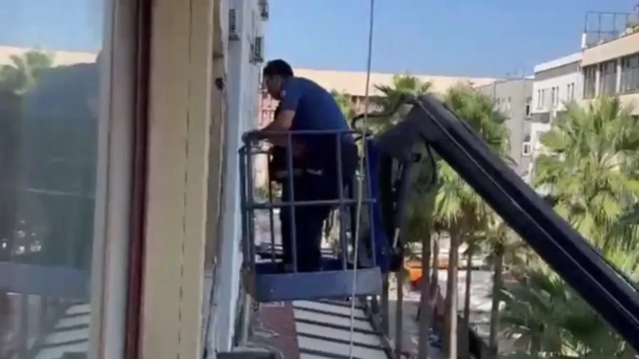 Film gibi operasyon! Polis ekipleri vinçle içeri girdi