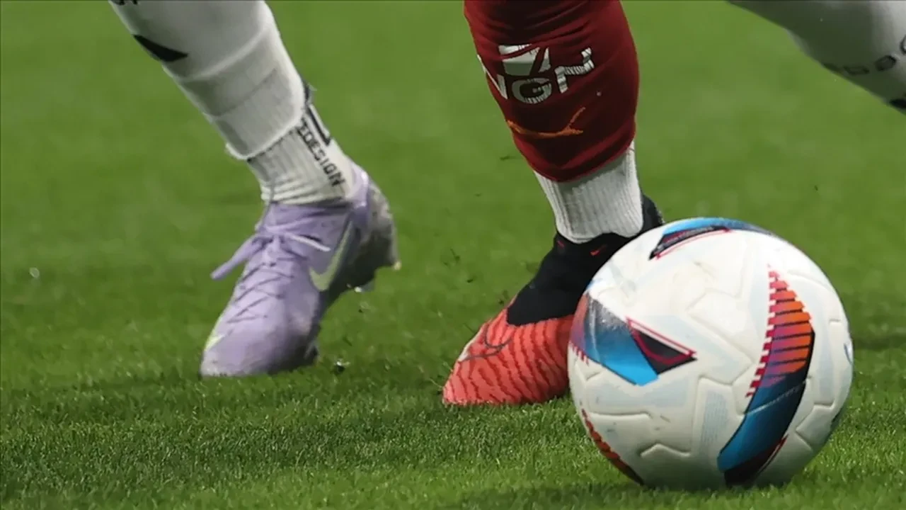 Galatasaray Beşiktaş maçını şifresiz veren yabancı kanallar