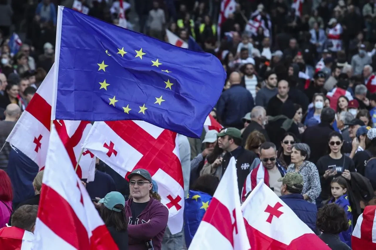 Gürcistan’da seçim protestoları: Sokaklar savaş alanına döndü!
