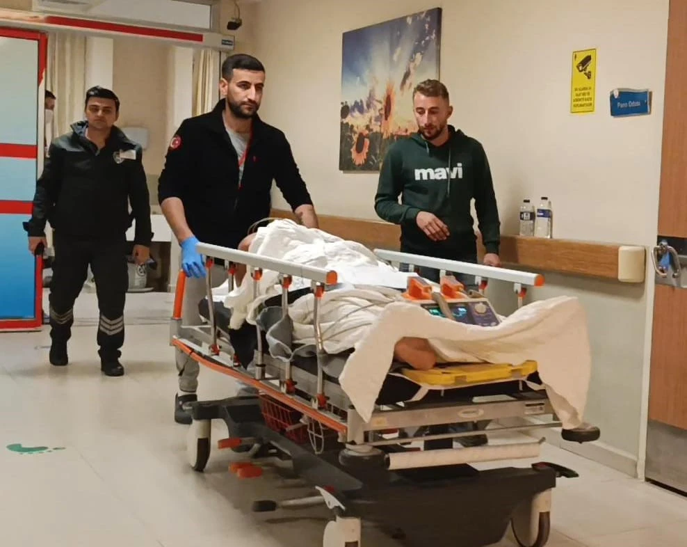 Bursa İnegöl’de feci kaza: Elektrik teknikerleri direkten düştü