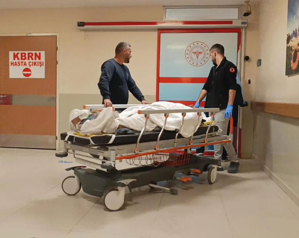 Bursa İnegöl’de feci kaza: Elektrik teknikerleri direkten düştü