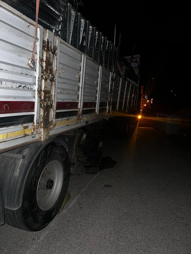 Amasya’da tırla çarpışan otomobilde can pazarı