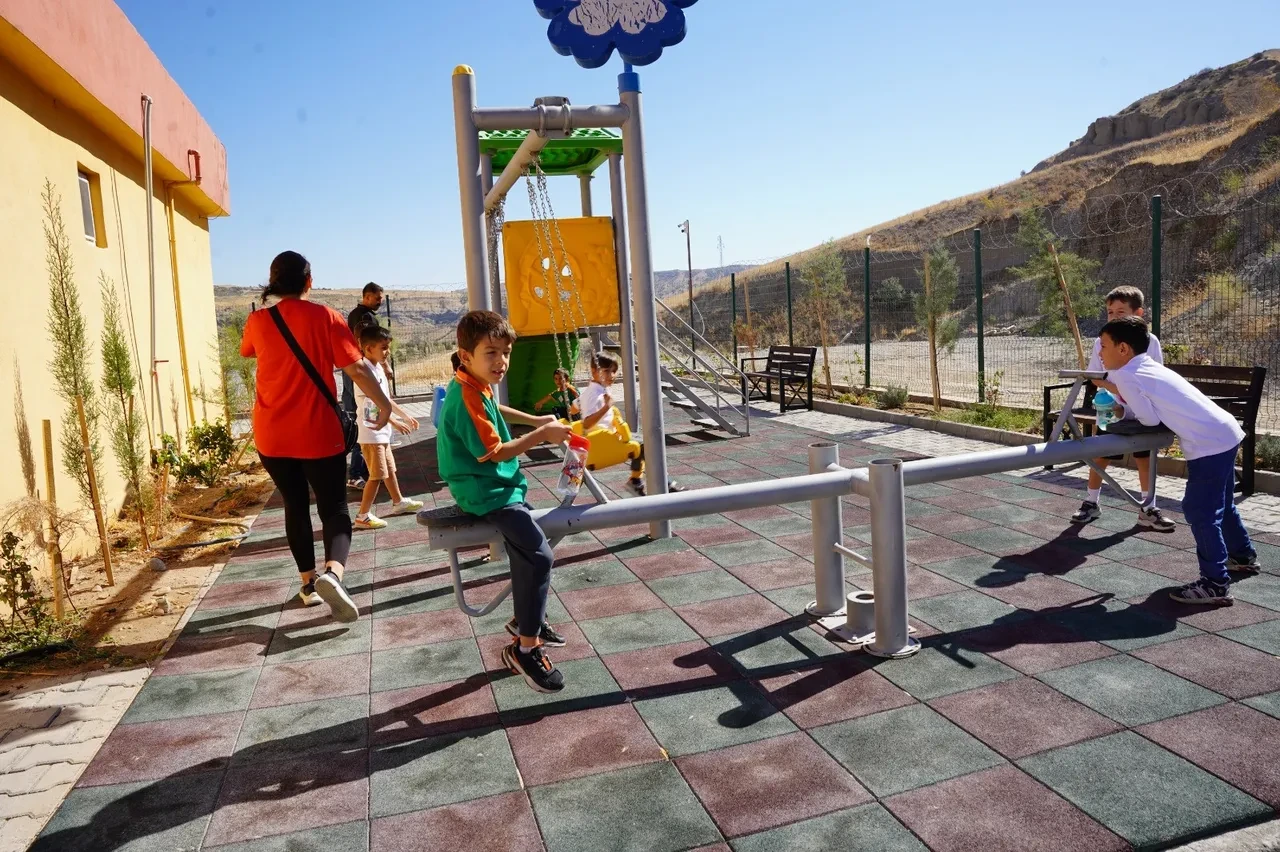 Kahta Belediyesi'nden Hayvanları Koruma Günü'nde anlamlı etkinlik