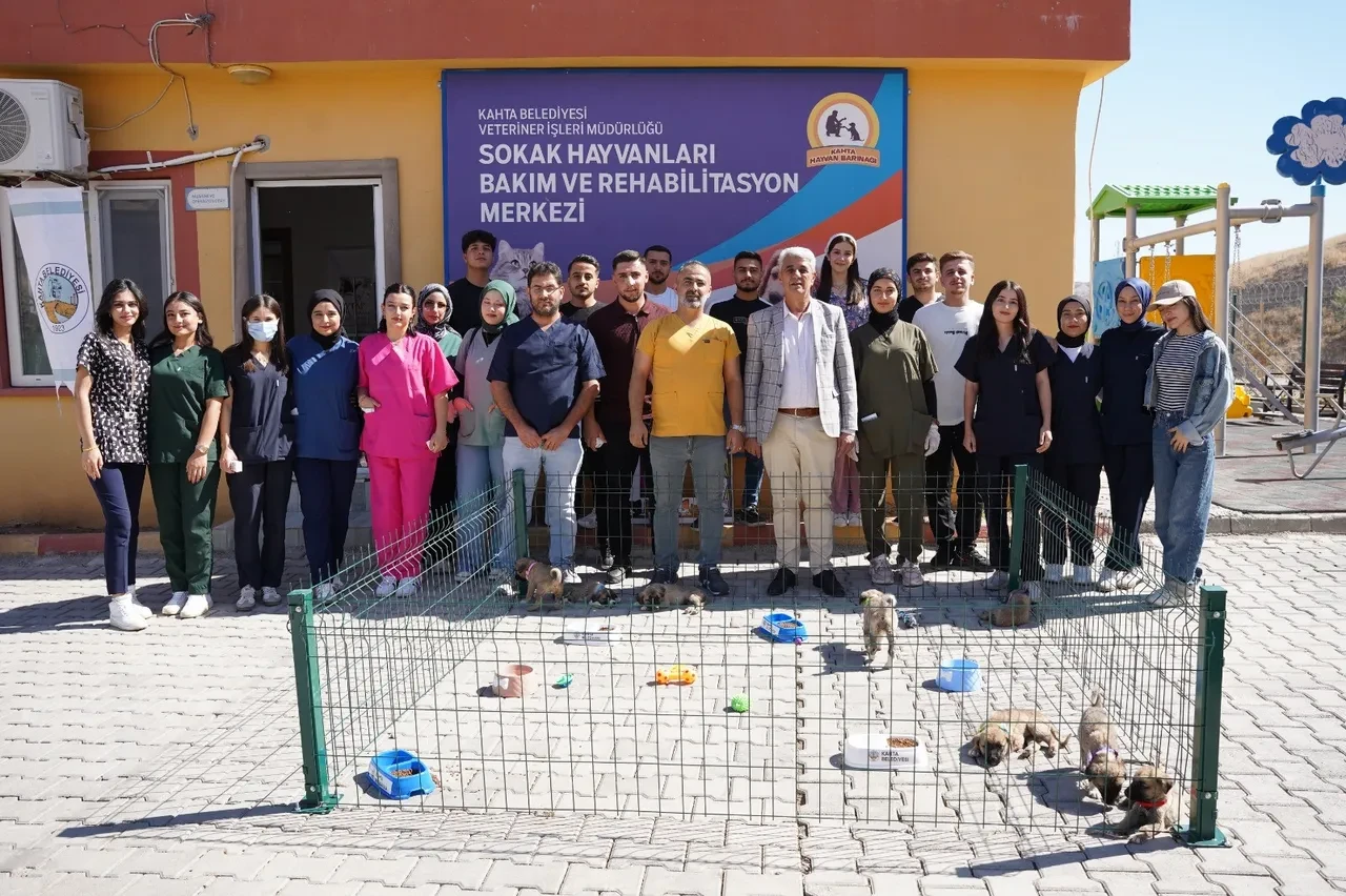 Kahta Belediyesi'nden Hayvanları Koruma Günü'nde anlamlı etkinlik