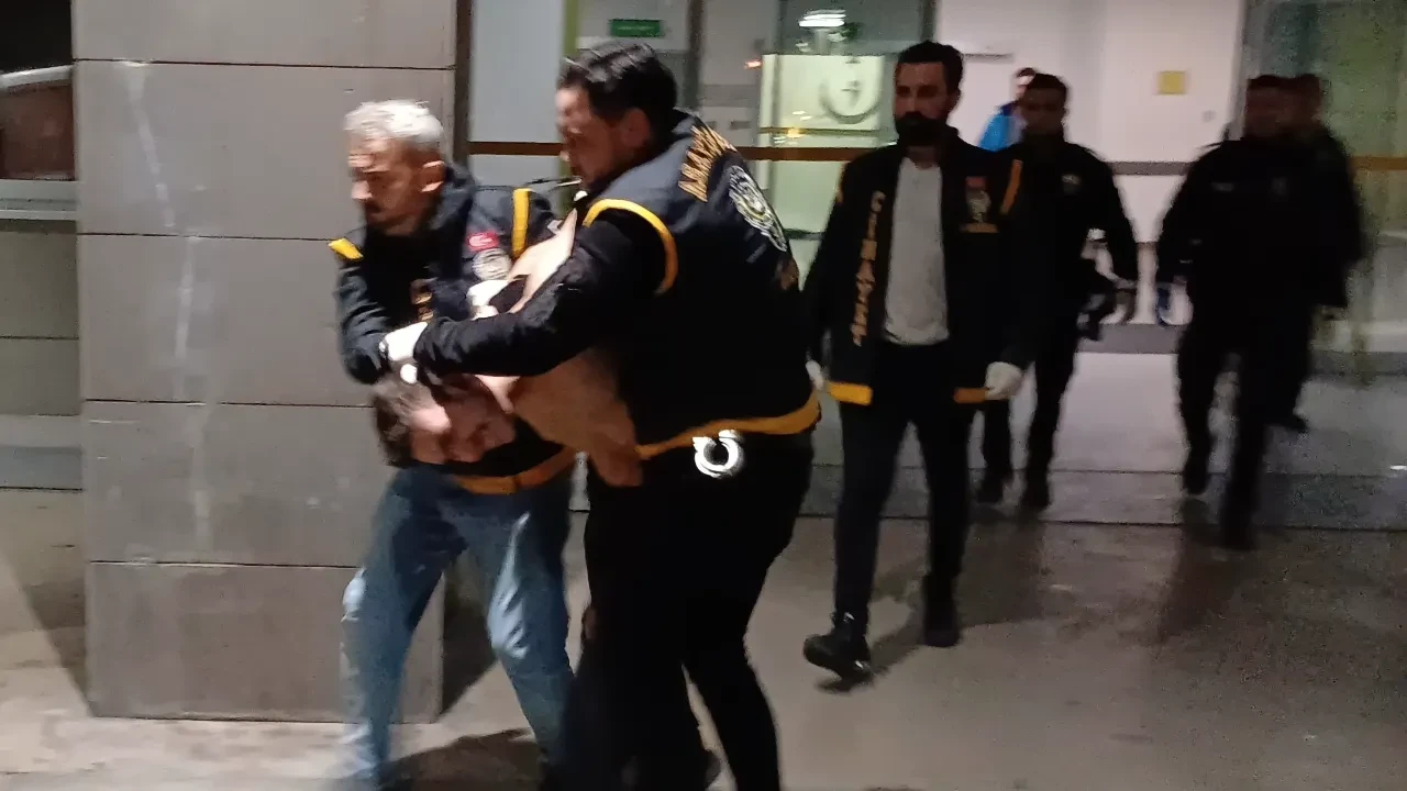 Kız kardeşine kaynar suyla eziyet etmişti: Ağabey ve babanın suç dosyası kabarık çıktı